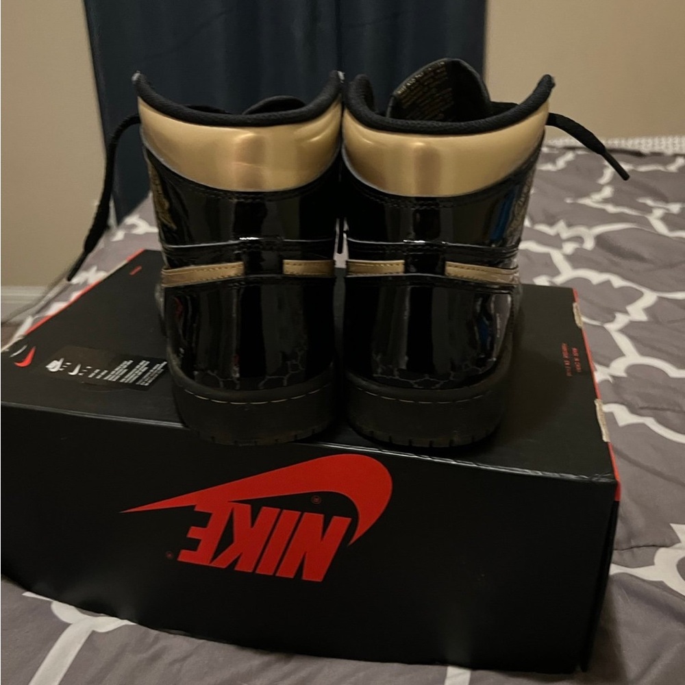Jordan 1 gold metallic blacks - Picture 5 of 5